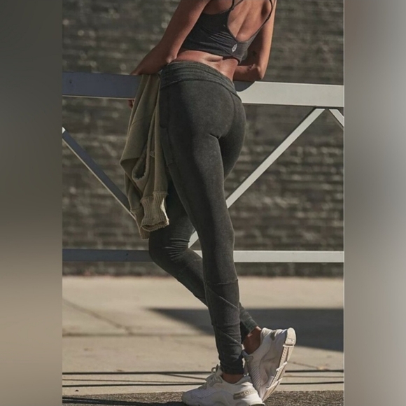 FP MOVEMENT Free People KYOTO Athletic Leggings In Washed Black Lrg - Picture 13 of 14